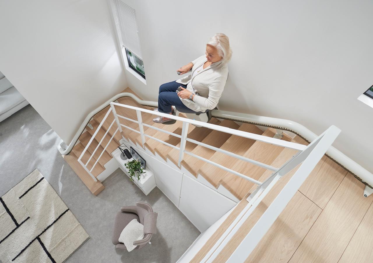 Modern home elevator